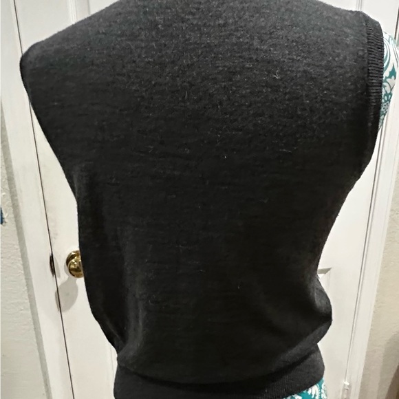 Preppy Black and White Graphic Sweatshirt. - Picture 3 of 6